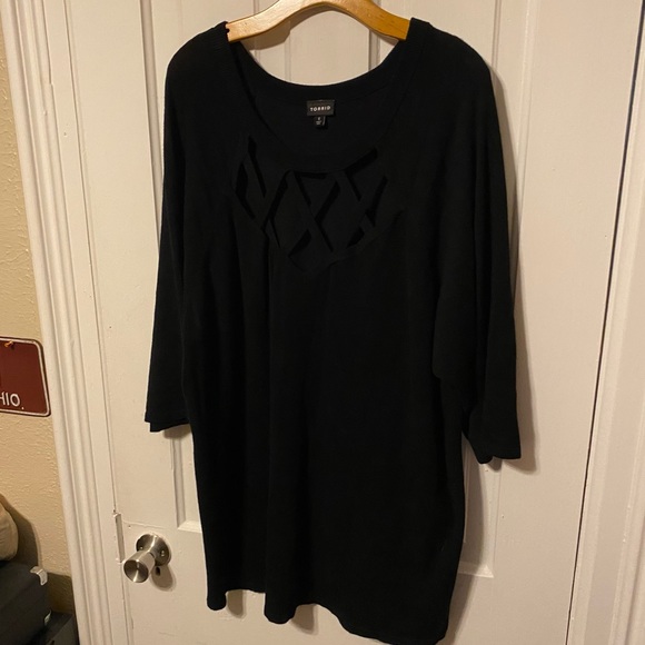 Black Lattice Front Pullover Sweater - Picture 4 of 10